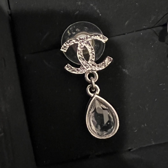 Sold❤️100% authentic Chanel CC diamond earrings - Picture 3 of 5